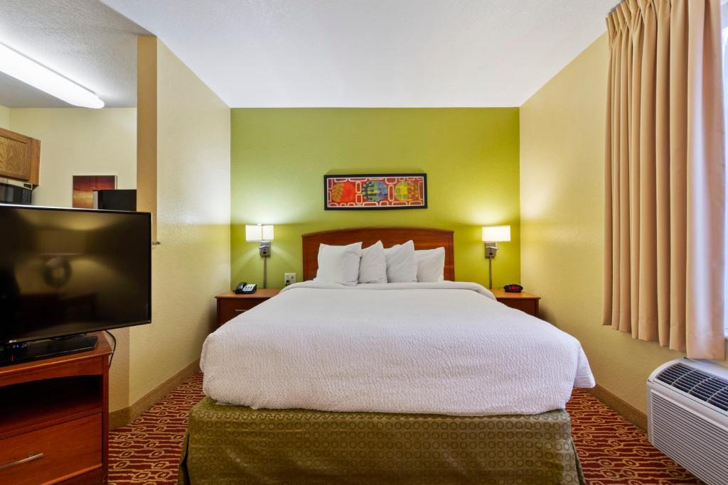 TownePlace Suites Virginia Beach image 10