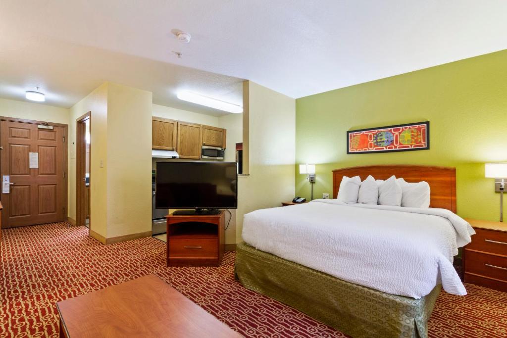 TownePlace Suites Virginia Beach image 11