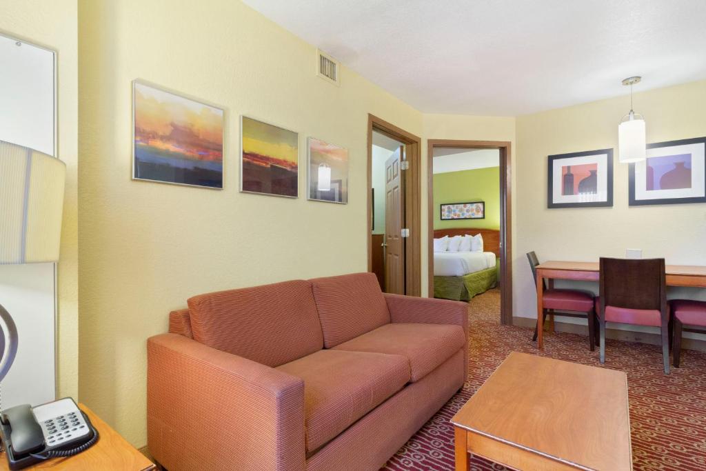 TownePlace Suites Virginia Beach image 17